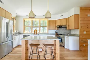 Contemporary Stunner near Inness & Trails - Image 4