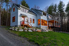 Contemporary Stunner near Inness & Trails - Image 2