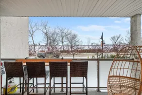 Lakeview Gem | Lakeside Retreat | Stunning Views | - Image 4