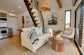 Romantic Oceanfront Retreat- Private hot tub. - Image 3