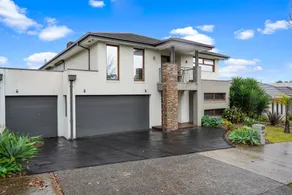 Bundoora Perfection - Luxury Family Oasis with pool - Image 2