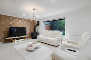 Bundoora Perfection - Luxury Family Oasis with pool - Image 3