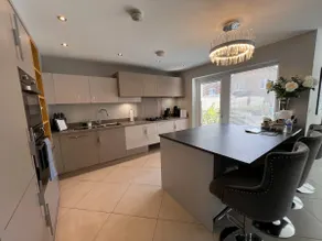 Luxury Durham Home, Sleeps up to 12, Free Parking - Image 5