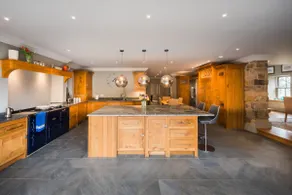 Luxury Holiday Cottage with Hot Tub, Peak District - Image 3