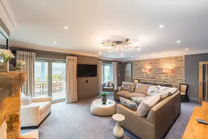 Luxury Holiday Cottage with Hot Tub, Peak District - Image 5