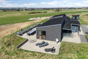 Luxurious Holiday Home With Sauna And 5-Person Outdoor Spa -1018 - Image 2