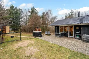 Lovely 6-Person Cottage With Outdoor Sauna - 1007 - Image 2