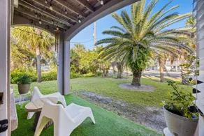 Updated! Beautiful Decor! Walk to Beach & Eats - Image 4