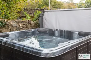 Orchard Cottage and Hot Tubs - Image 3