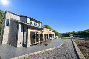 Large contemporary home with open ocean views - Image 3