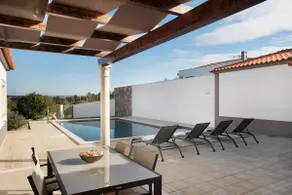 Villa Rosa with Pool and Jacuzzi - Image 4