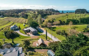 THE GRAPE SHED COTTAGE - Coast & Country - Image 3