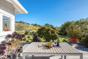 THE GRAPE SHED COTTAGE - Coast & Country - Image 4