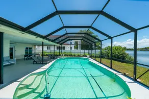 Waterfront Pool & Amazing Location - WOW - Image 2