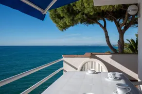 AT305 Great sea views, Canyadell beach - Image 4