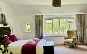 Devon 6-Bed Cottage with Country Views & Parking - Image 2