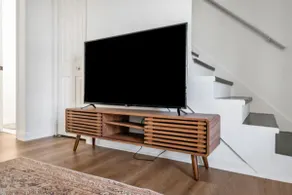 Newly-Renovated Townhouse| Parking | Pet Friendly - Image 5