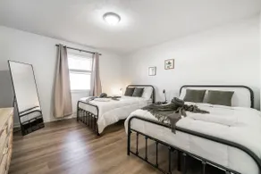 Newly-Renovated Townhouse| Parking | Pet Friendly - Image 4