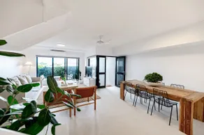 Pooch Friendly Renovated Beach Retreat with Views - Image 4