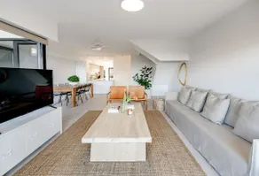 Pooch Friendly Renovated Beach Retreat with Views - Image 3