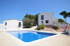 Semi-detached house with swimming pool for rent in - Image 5