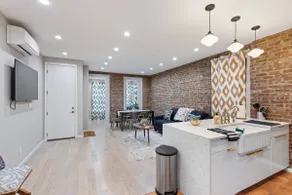 Urban Charm: Stylish Subway Hideaway - Image 2