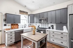 3 miles to Grand Park. Pet-Friendly w/ Game Room! - Image 4
