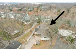 Stunning modern lakefront home, boat slip, pool ta - Image 3