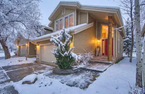 3BR Mountain Retreat Ski Hike and Private Hot Tub - Image 2
