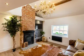 Charming Rooftop Apartment Near Donington Park - Image 2