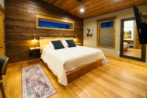 Roam: Rustic Lux Cabin – 2 Kings + Bunks for Kids - Image 5