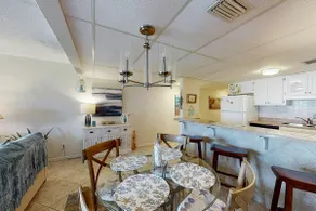 Charming, dog-friendly condo with a pool, tennis, - Image 4
