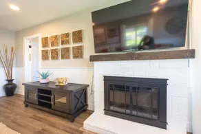 Coastal Charm Inviting 3 BR Montara Home - Image 3