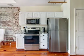 The Riverfront Loft, Charming | River Views - Image 3