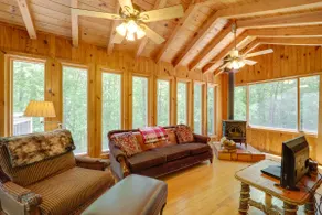 Near Hiking! Couple's Retreat w/ Hot Tub in Marion - Image 5