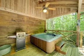 Near Hiking! Couple's Retreat w/ Hot Tub in Marion - Image 2