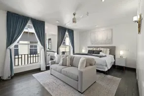 City Lights Rooftop Lounge Townhome - Image 4