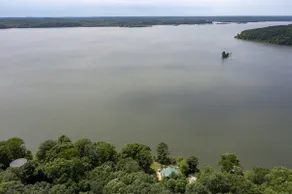 Fox Berry Hill -Lakefront w/Dock, Launch & Hot Tub - Image 3