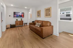 Modern Carriage House Indianapolis - Image 2