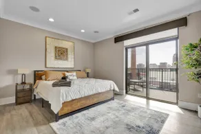 Gorgeous Apt - Walk to Stadium & Lansing Center - Image 4