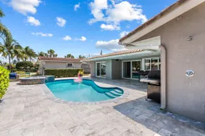 Mins to Beach with Dock | Heated Pool & Jacuzzi - Image 4