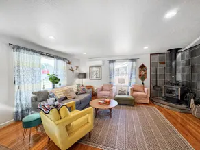 Walk to Downtown • Sleeps 9 • Fire Pit • EV charge - Image 3