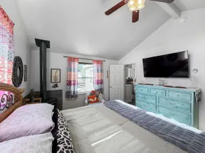 Walk to Downtown • Sleeps 9 • Fire Pit • EV charge - Image 4
