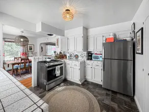 Walk to Downtown • Sleeps 9 • Fire Pit • EV charge - Image 5