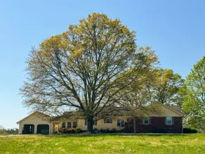 HUGE Theater Room~ Private Farm Stay- Sleeps 10 - Image 3