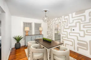 Walkable City Trendy Hideout for Foodies - 3BR-2BA - Image 5