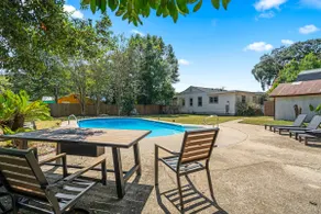Pool house w/pool, BBQ + fire pit - Image 5