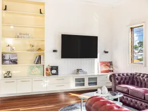 Queenslander w/ large and comfy Patio/ family Home - Image 2