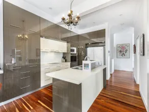 Queenslander w/ large and comfy Patio/ family Home - Image 5