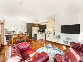 Queenslander w/ large and comfy Patio/ family Home - Image 4